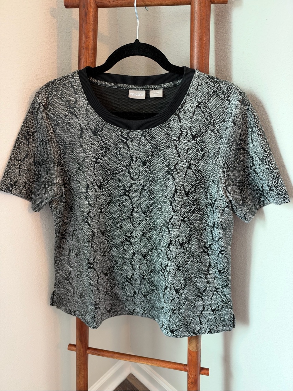 Chico's Black & Gray Snake-Print Short Sleeve Tee